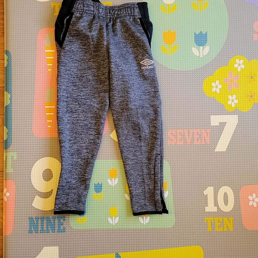 Umbro 4-5T joggers